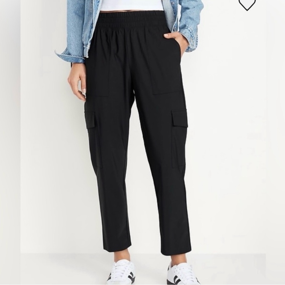 NWT Old Navy Black SleekTech Cargo Pants XS